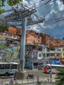 Read more about the article Co się wydarzyło w 13 Dzielnicy? Medellin, Kolumbia